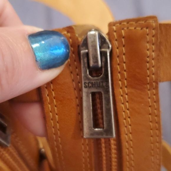 Super hot camel colored studded Schutz gladiators - Picture 7 of 12